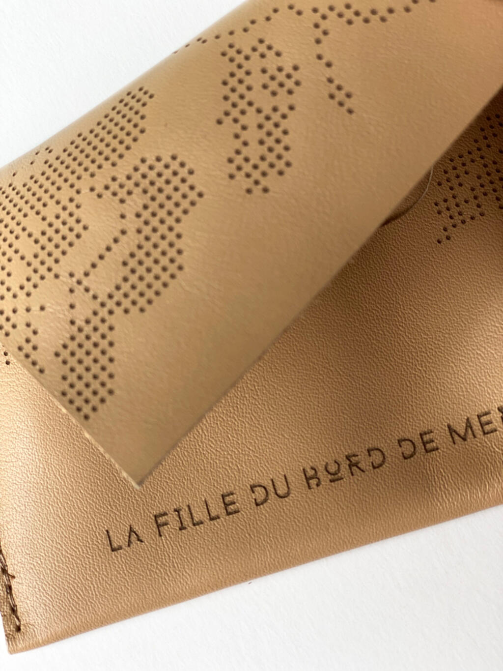 beeld-portefeuille-camel-jpg-1625837862.jpg