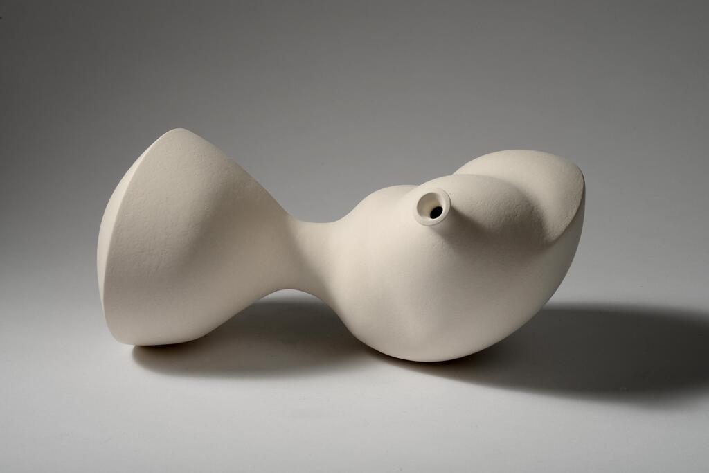 nr9-equilibrium-2019-stoneware-white-underglaze-36-5cmx20-5cmx-15-5cmh-reinhilde-van-grieken.jpg