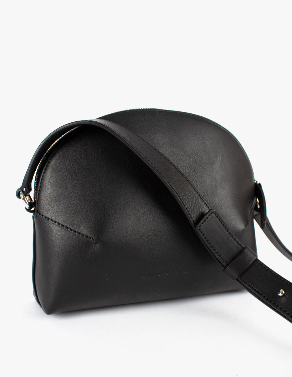 annelies-timmermans-leon-lux-black-350euro-04-jpg-1633529087.jpg