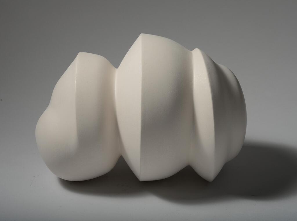 nr8-equilibrium-2019-stoneware-white-underglaze-28cmx20-5cmx-20-5cmh-reinhilde-van-grieken-3.jpg