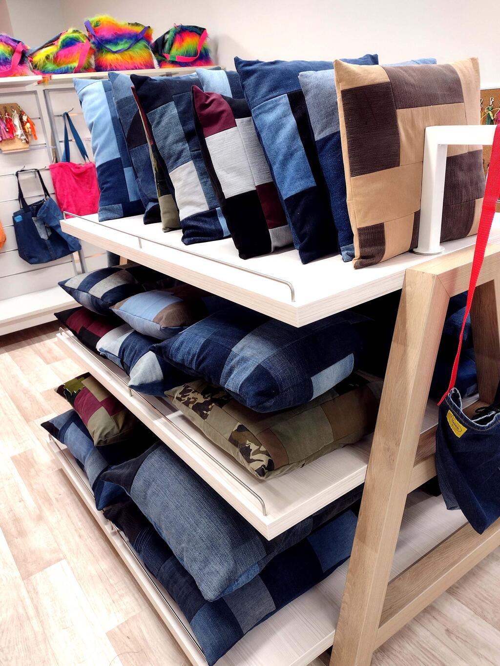 t-uniek-winkel-brakel-foto-voor-onder-de-tekst-kleiner.jpg