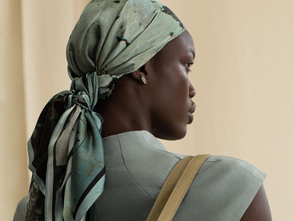 aw-silk-scarf-dresser-petit.jpg