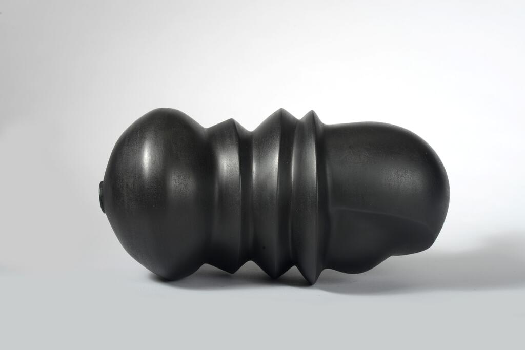 2-equilibrium-22019-stoneware-34-5cmx25cmx-17-5cmh-reinhilde-van-grieken.jpg